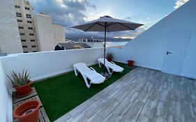 Holiday Home & Rooftop Lounge